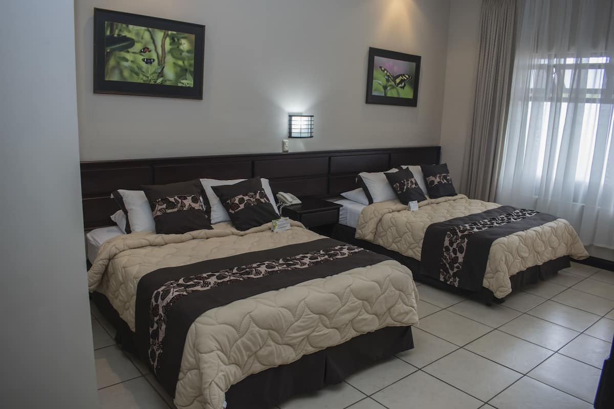 Deluxe tweepersoonskamer | Luxe beddengoed, een bureau, gratis wifi, beddengoed