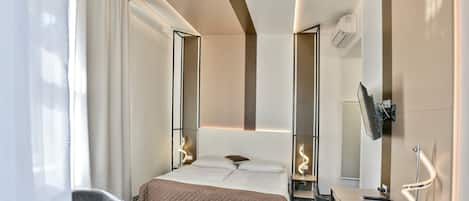 Superior Double Room | Minibar, in-room safe, desk, blackout drapes