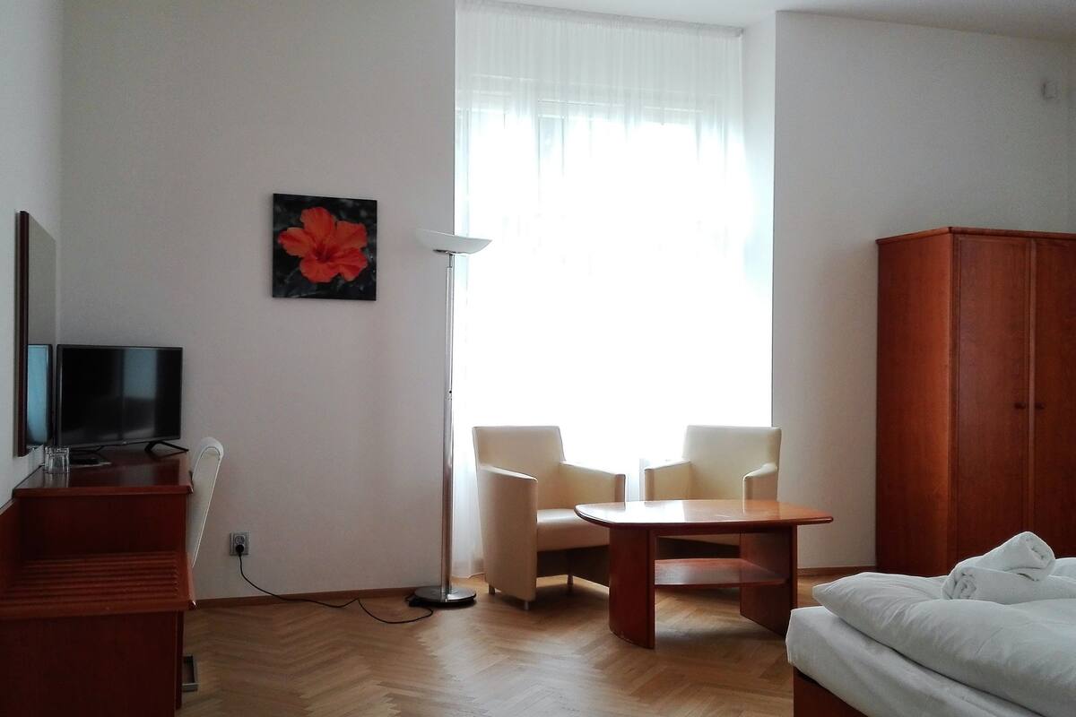 Suite, 3 Bedrooms | Desk, blackout drapes, WiFi (free), bed sheets
