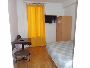 Comfort Room | Desk, soundproofing, free cribs/infant beds, free WiFi - Hotel Santana (Paris)