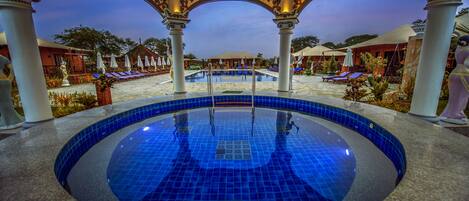2 outdoor pools, free pool cabanas, pool umbrellas