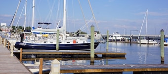 BridgePointe Hotel & Marina