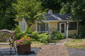 Notch View Cottage | Terrace/patio