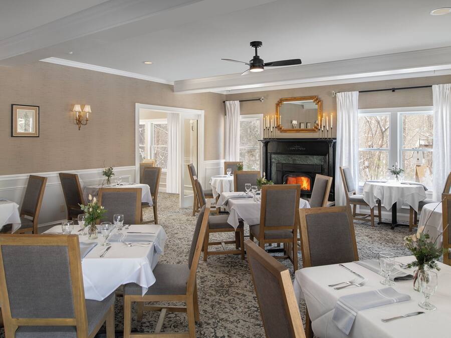 2 restaurants, breakfast served