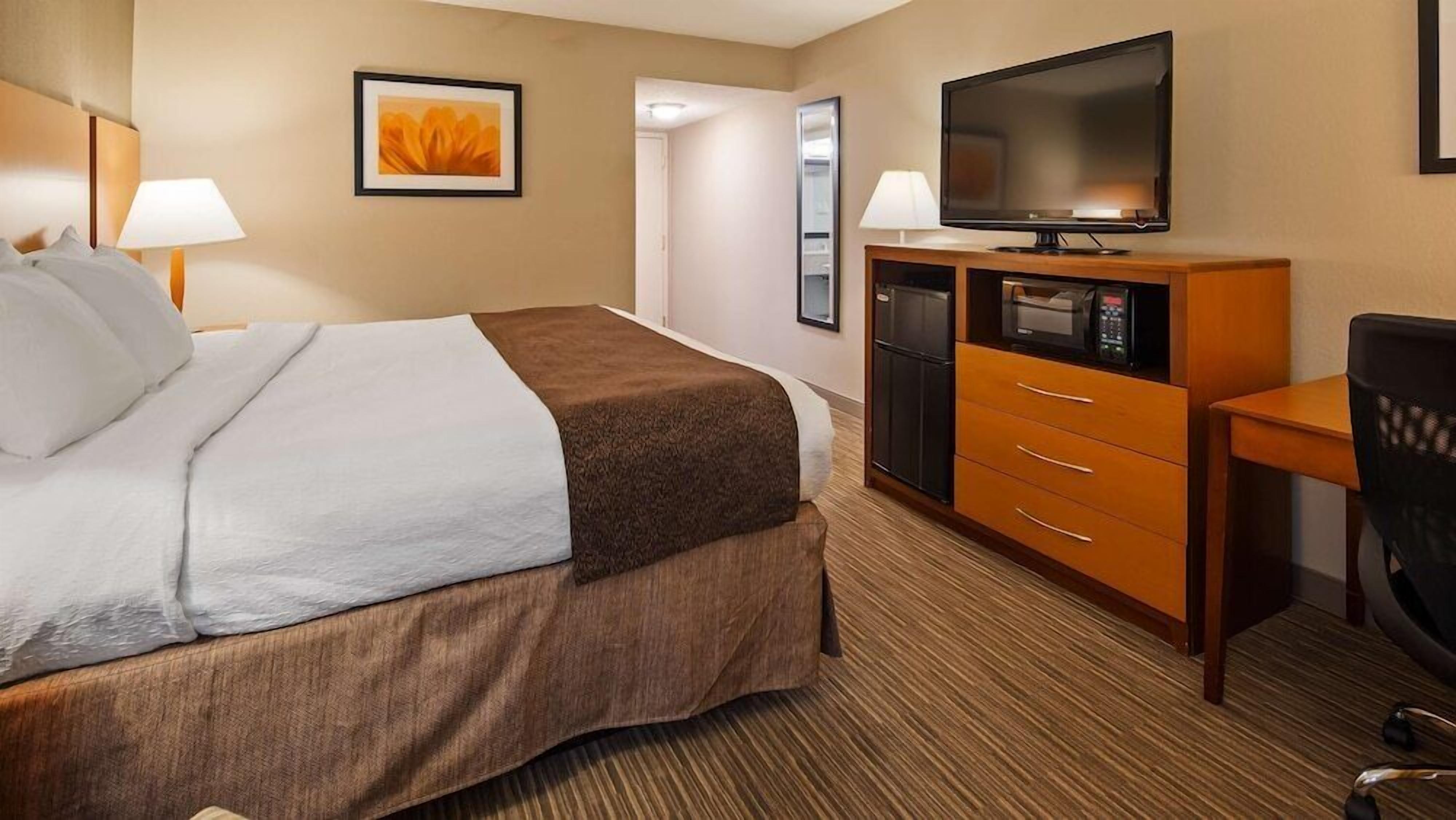 In-room safe, desk, laptop workspace, free cots/infant beds