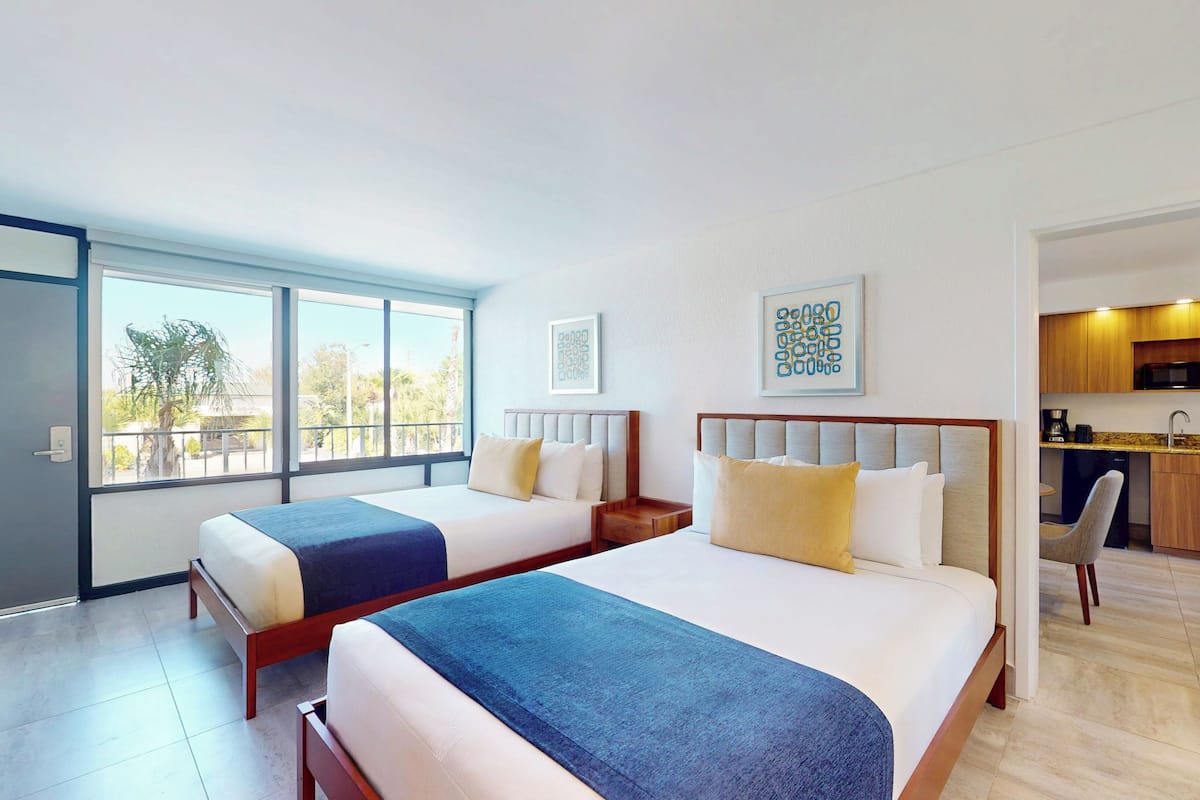 Family Suite | 迷你吧、客房內保險箱、筆電工作空間、熨斗/熨衣板