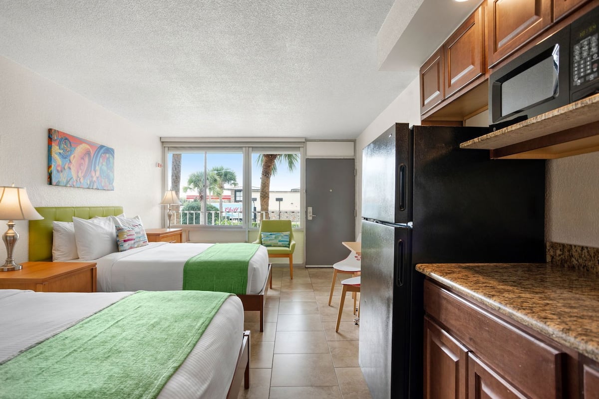 Minibar, in-room safe, individually decorated, individually furnished