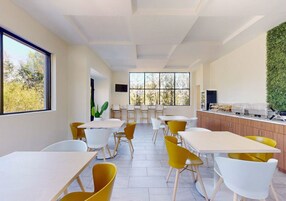 Daily continental breakfast (USD 10.00 per person)