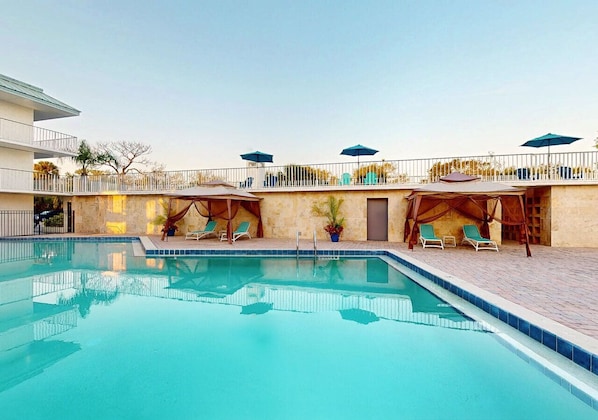 Outdoor pool, a heated pool - Park Royal Orlando (Kissimmee)