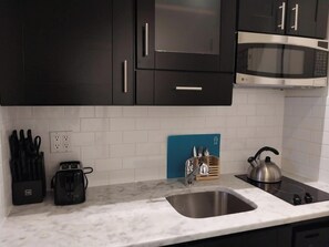 Superior Double Room, 1 Queen Bed, Kitchenette | Private kitchen | Fridge, microwave, stovetop, dishwasher