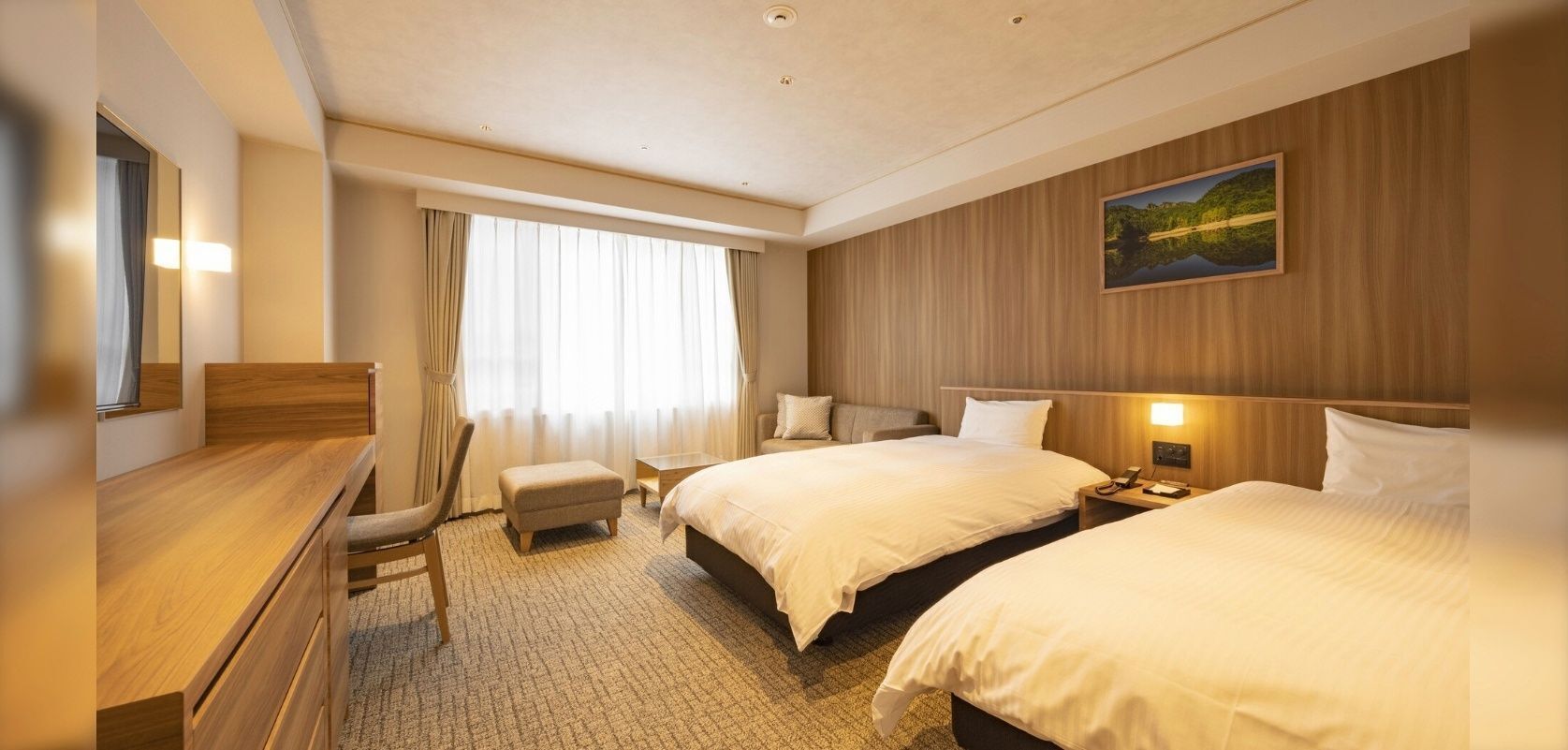 Coffres-forts dans les chambres, bureau, draps fournis