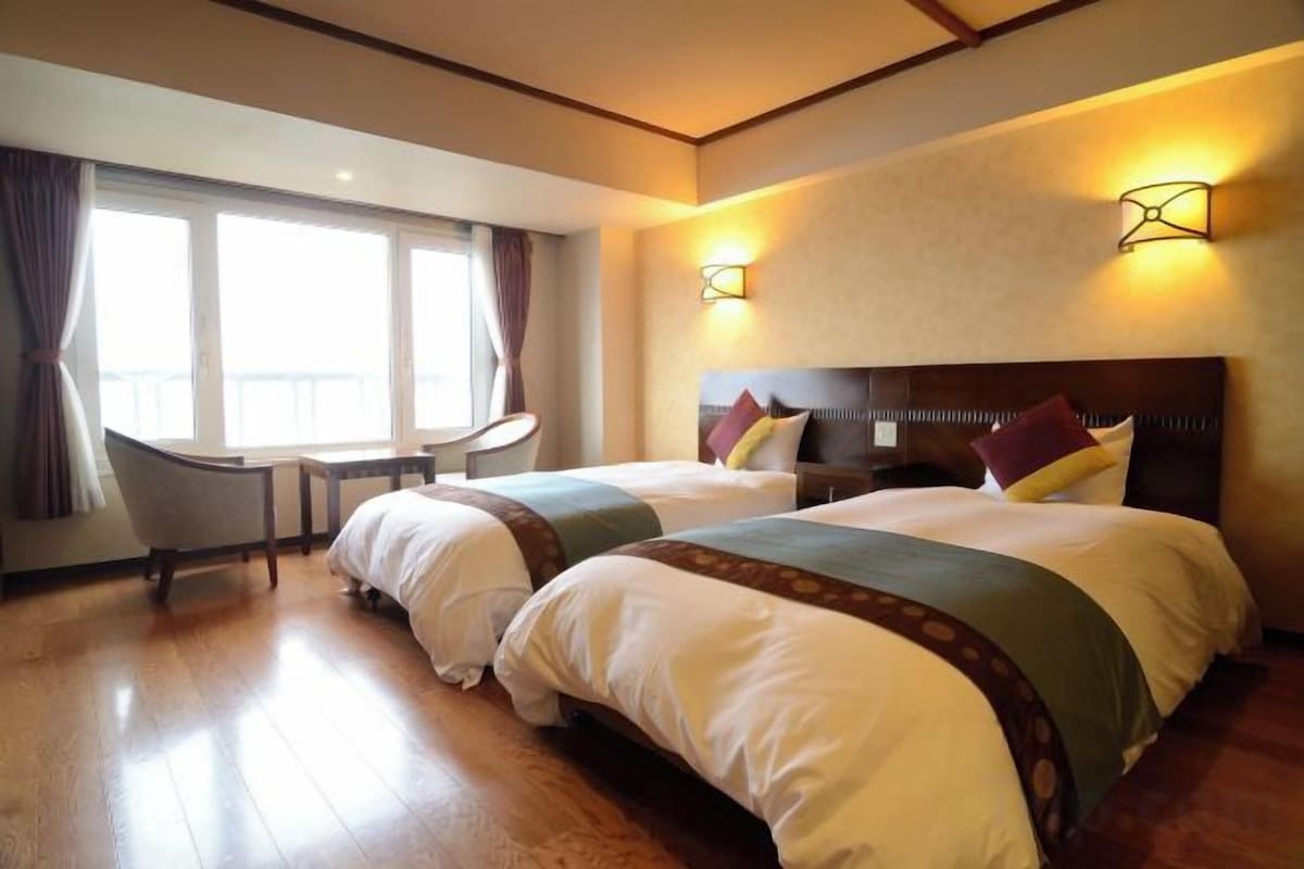 Central Building Twin Room With Lake View