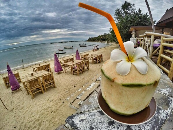 供应早餐、午餐和晚餐,泰国菜,海滩景观