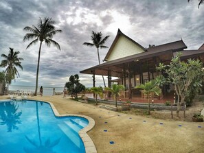 供应早餐、午餐和晚餐,泰国菜,海滩景观