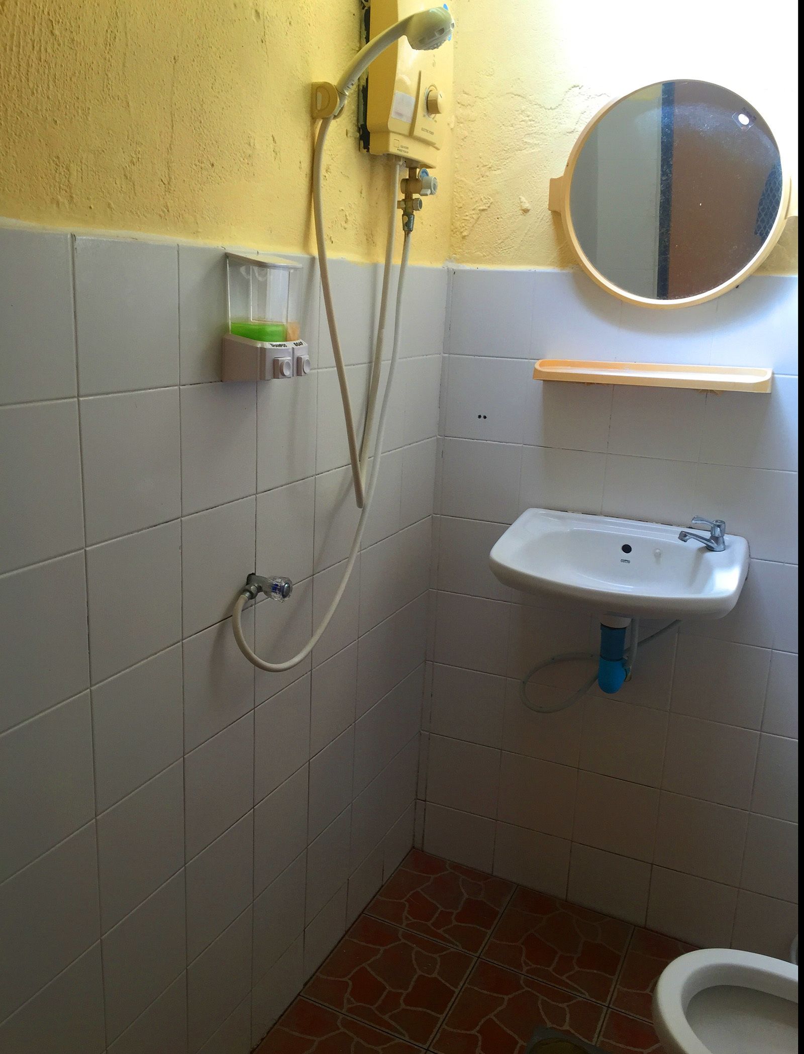 standard a | bathroom | shower, free toiletries, hair dryer, towels