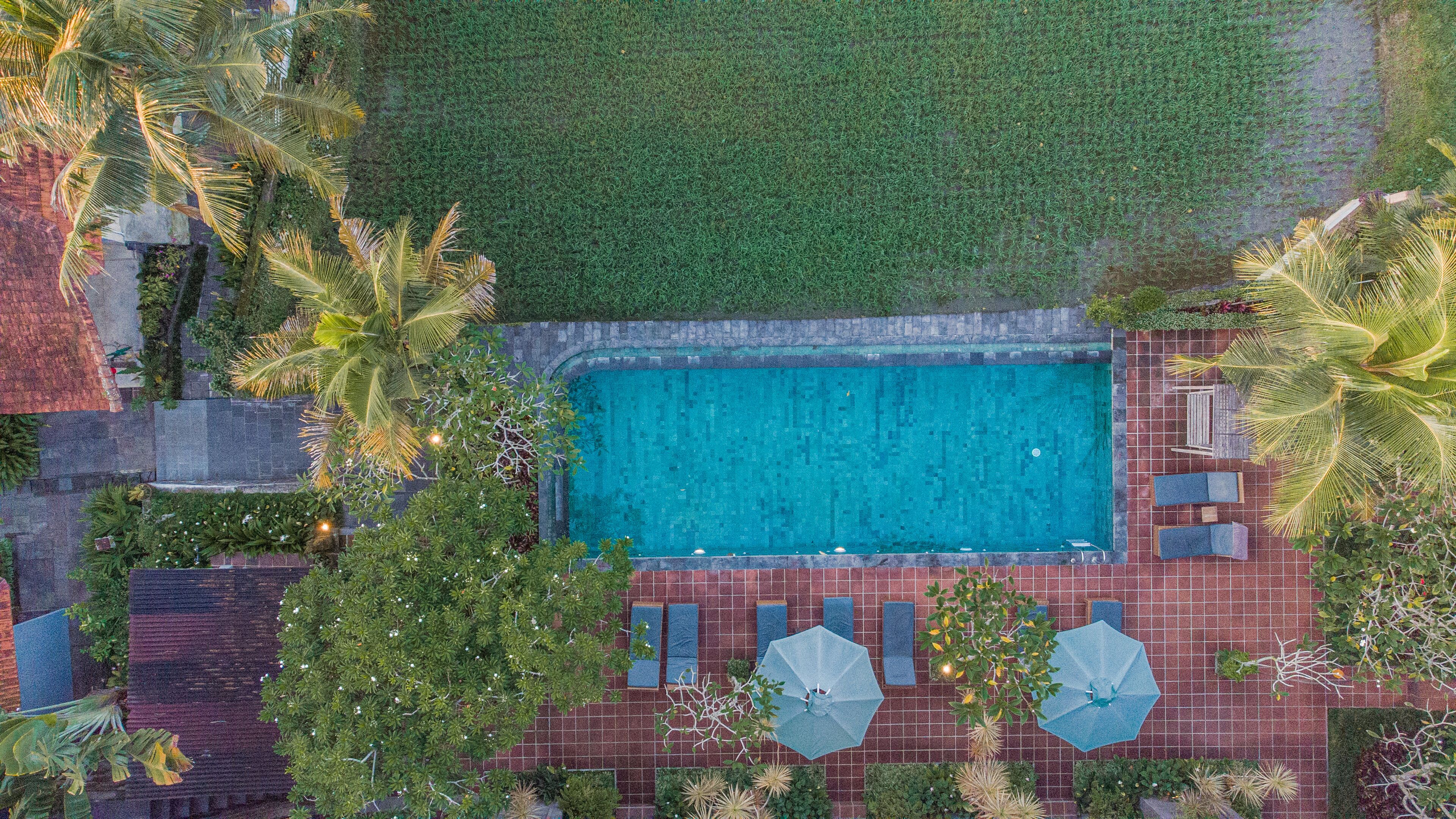 2 outdoor pools, pool umbrellas, pool loungers