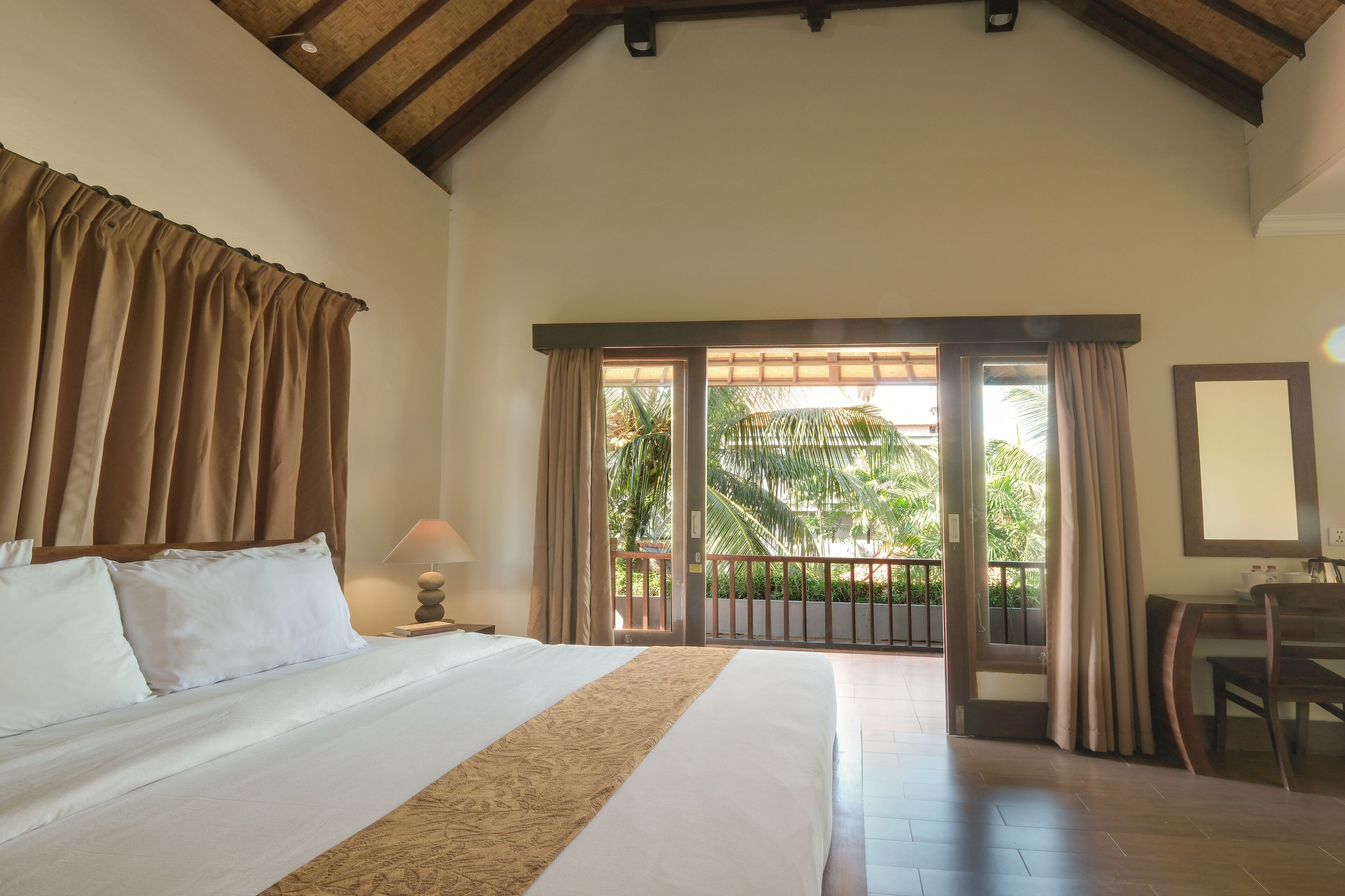 deluxe double or twin room, garden view | 1 bedroom, premium bedding, minibar, in-room safe