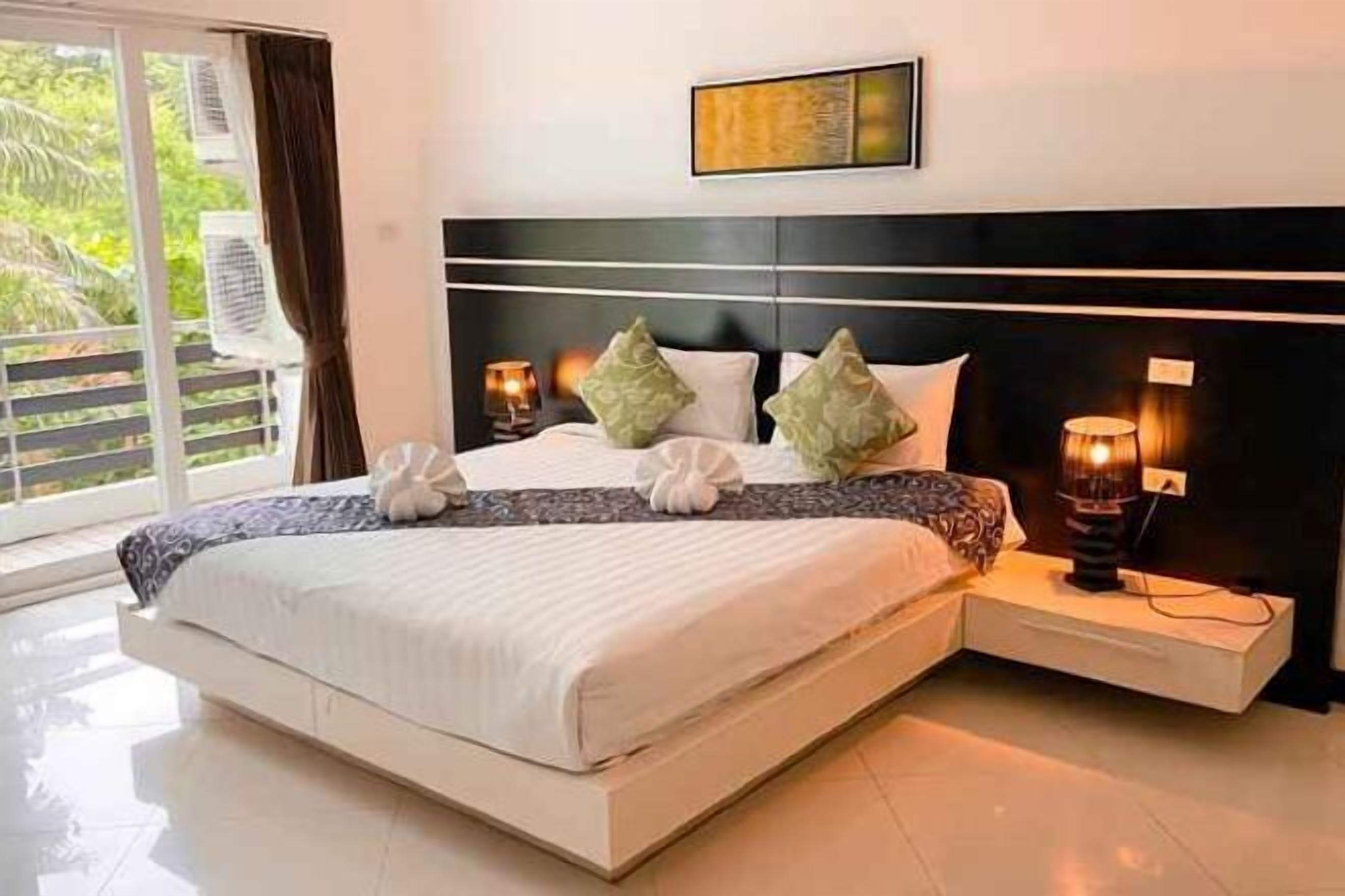 In-room safe, blackout curtains, free WiFi