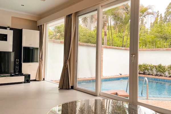 Apartemen Deluks | Balkon