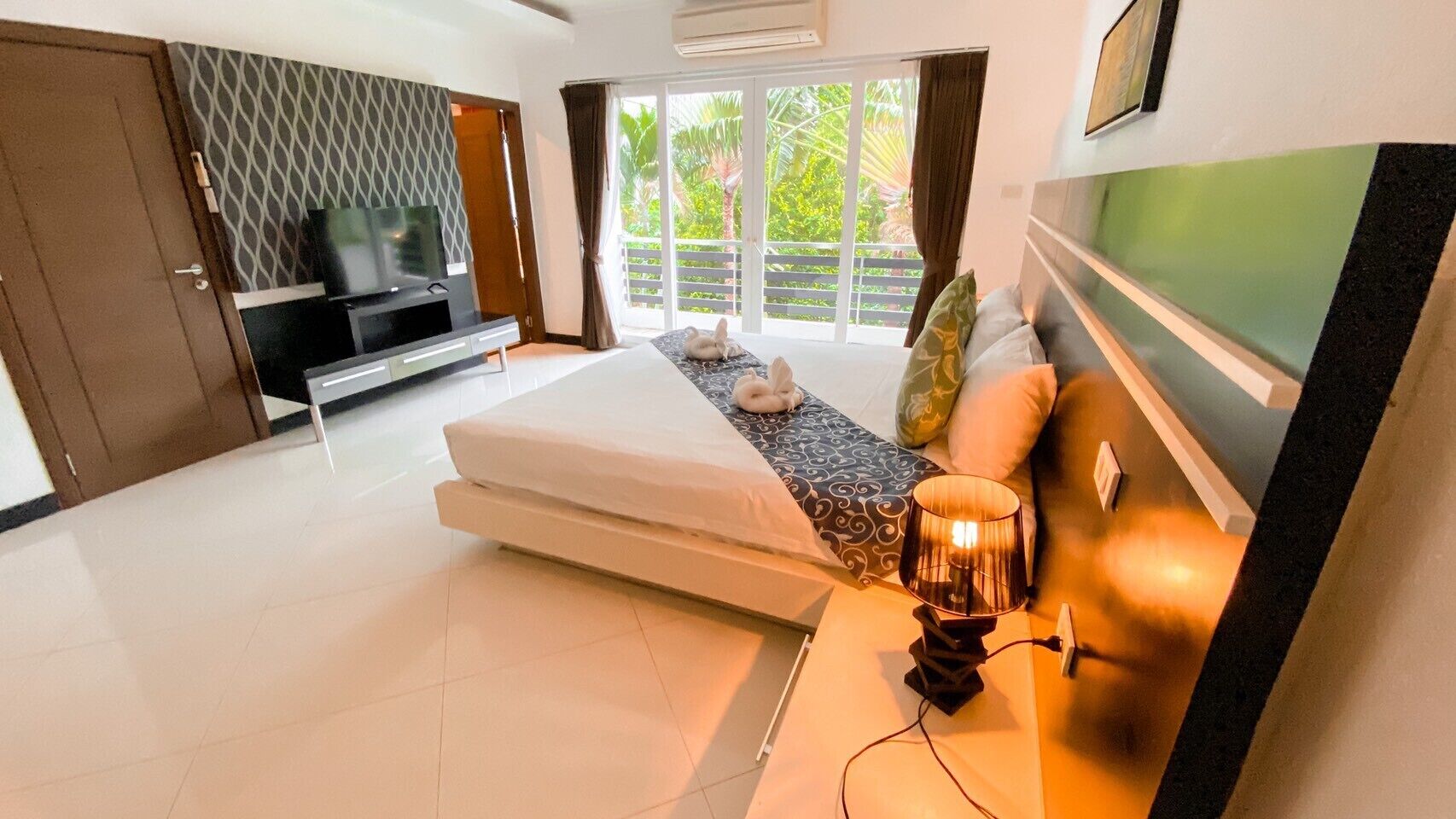 Een kluis op de kamer, verduisterende gordijnen, gratis wifi