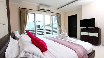 Family Villa, 4 Bedrooms | 2 bedrooms, in-room safe, blackout curtains, free WiFi