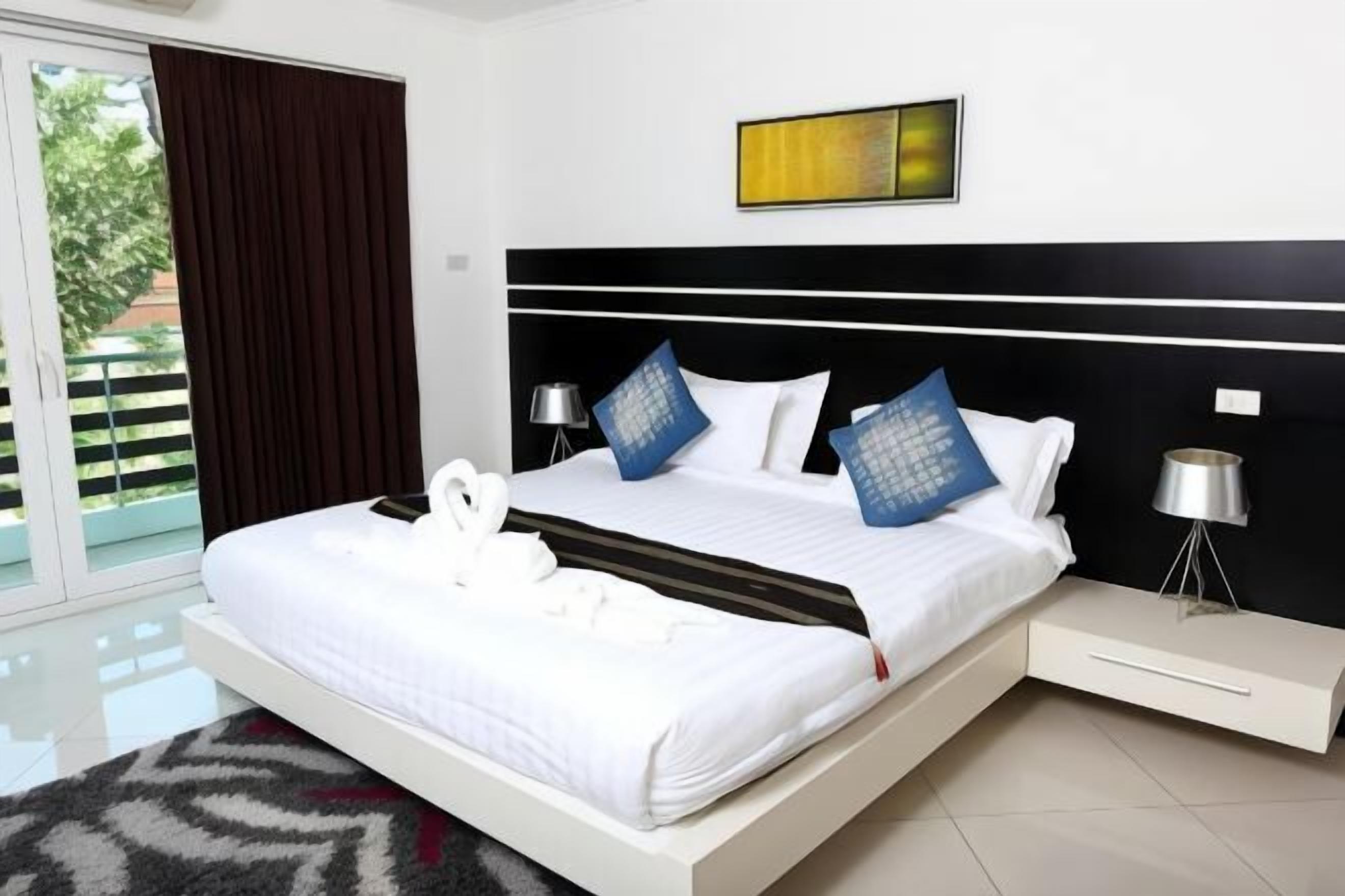 In-room safe, blackout curtains, free WiFi