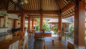 Lunch and dinner served - Inata Hotel Monkey Forest Ubud (Ubud)