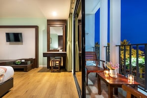 In-room safe, desk, blackout curtains, free WiFi - The Jomtien Twelve (Pattaya)