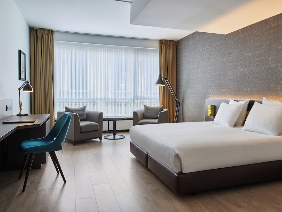 Quarto casal superior | Frigobar, cofres nos quartos, escrivaninha