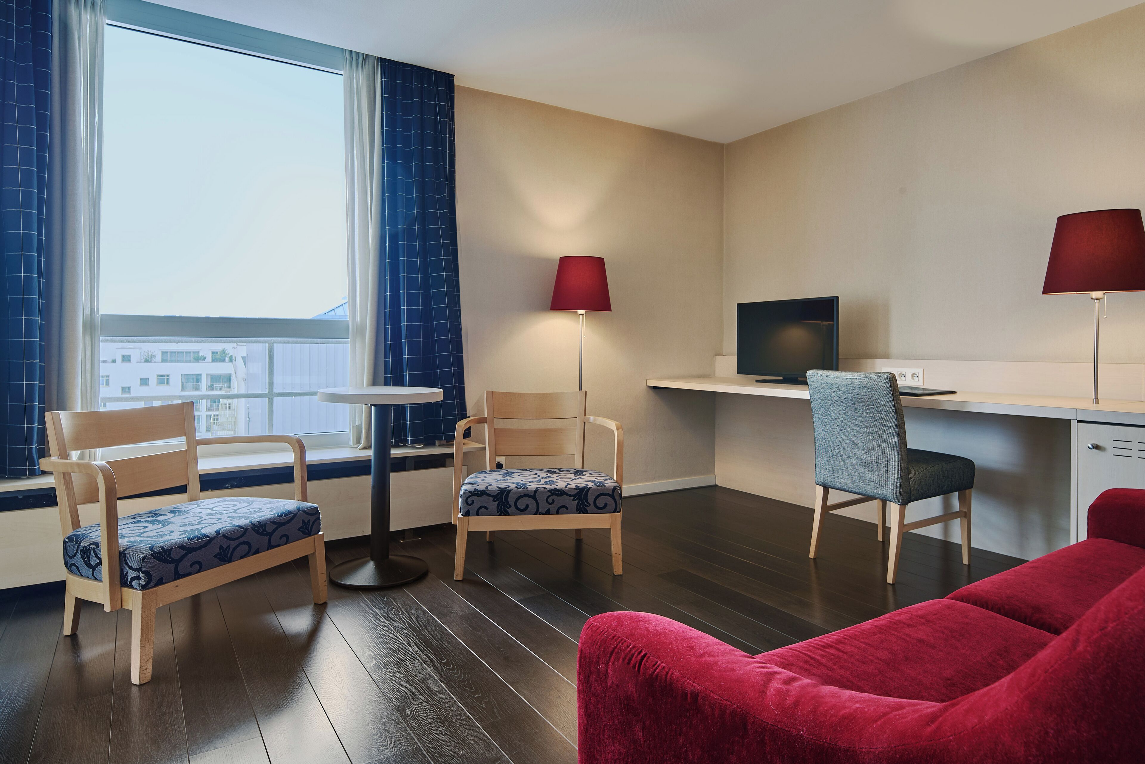 deluxe room | minibar, in-room safe, desk, iron/ironing board