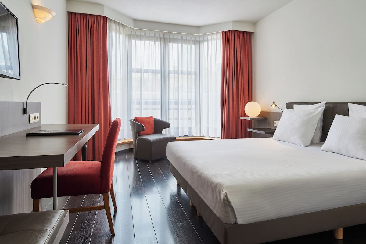 Doppia Standard | 1 camera, minibar, una cassaforte in camera, una scrivania