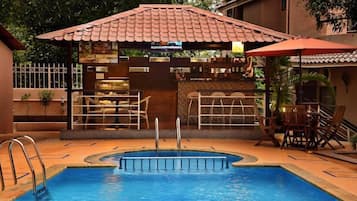 Con vistas a la piscina