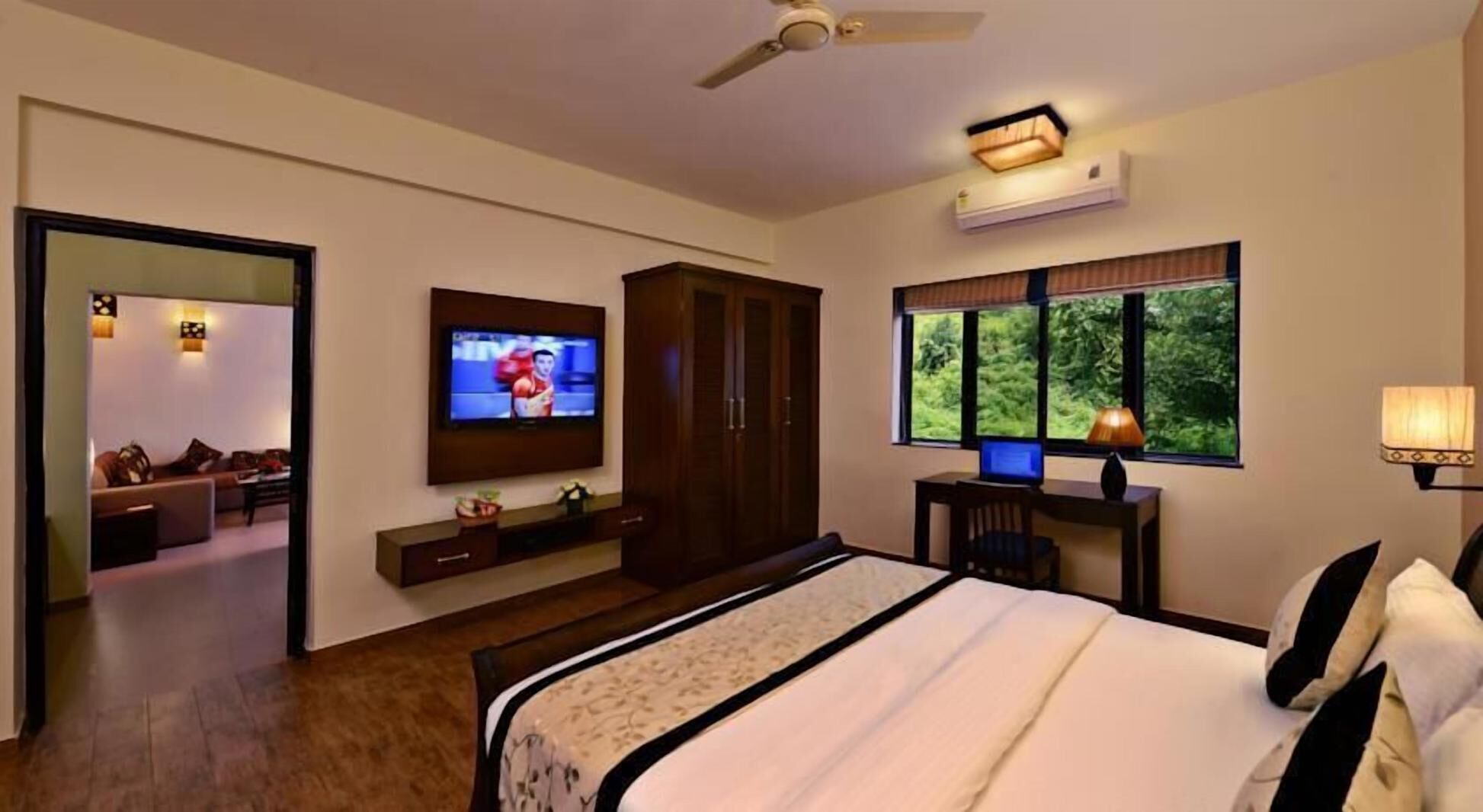 In-room safe, desk, blackout drapes, free WiFi