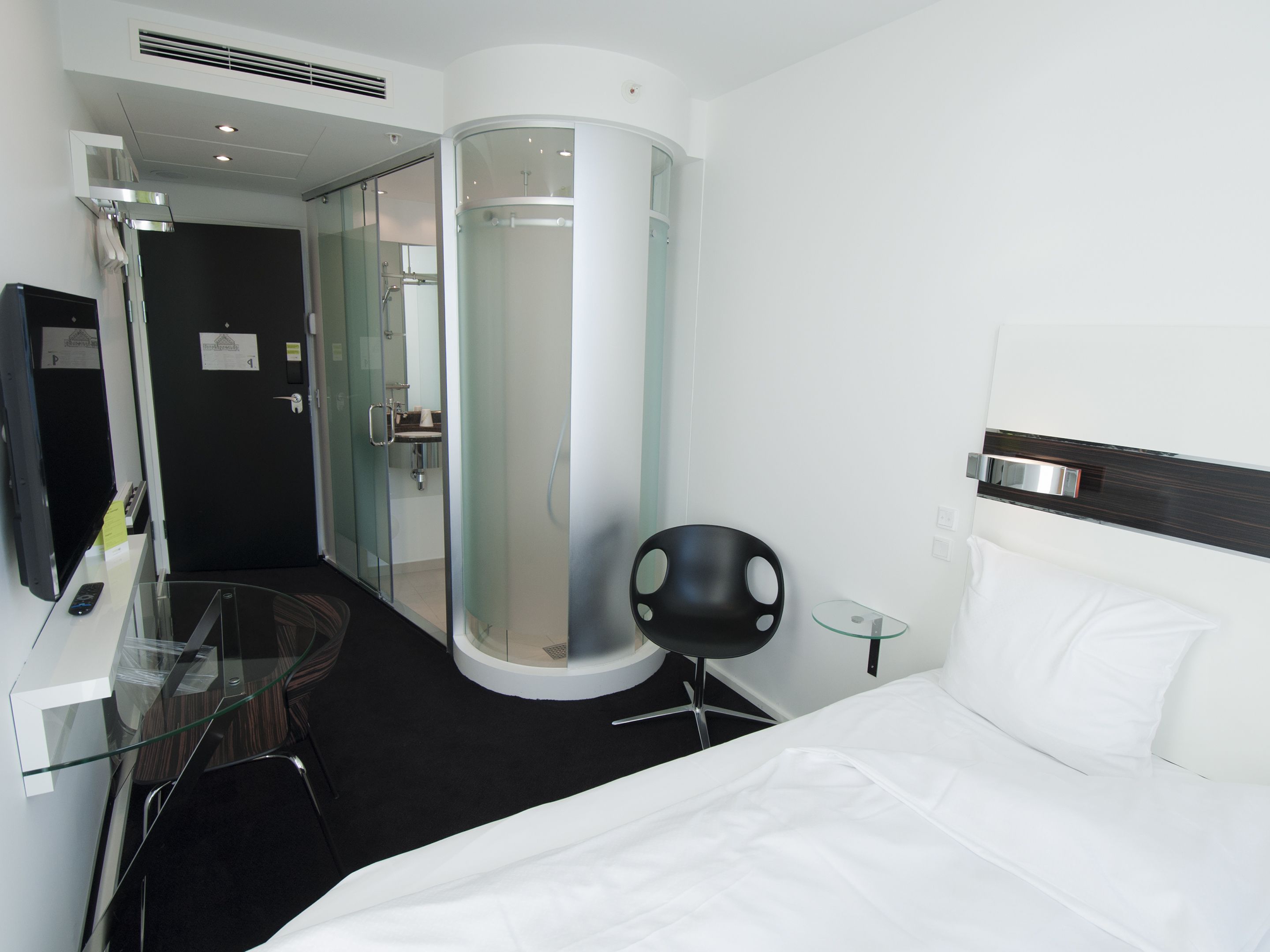 Allergitestade sängkläder, duntäcken, skrivbord och ljudisolering