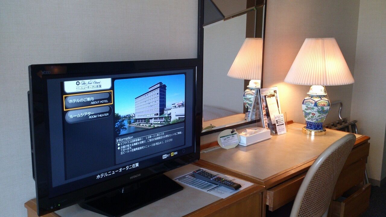 premium bedding, down duvets, in-room safe, desk