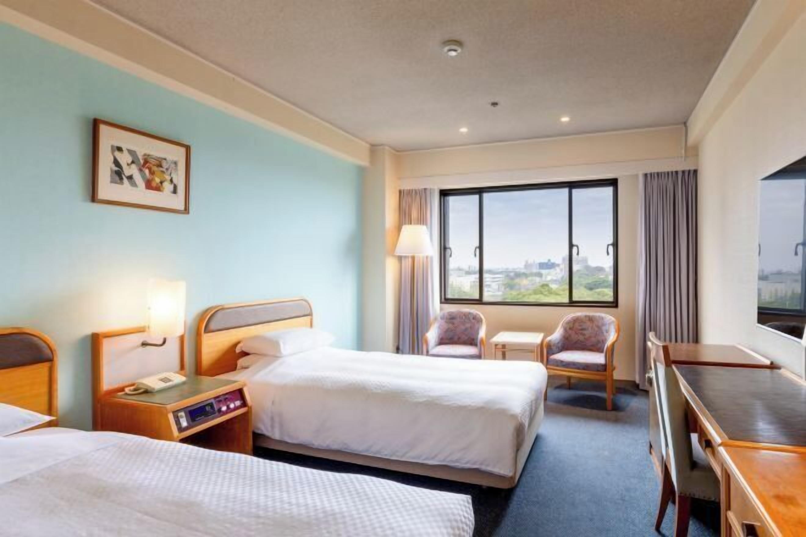 Premium bedding, down comforters, in-room safe, desk