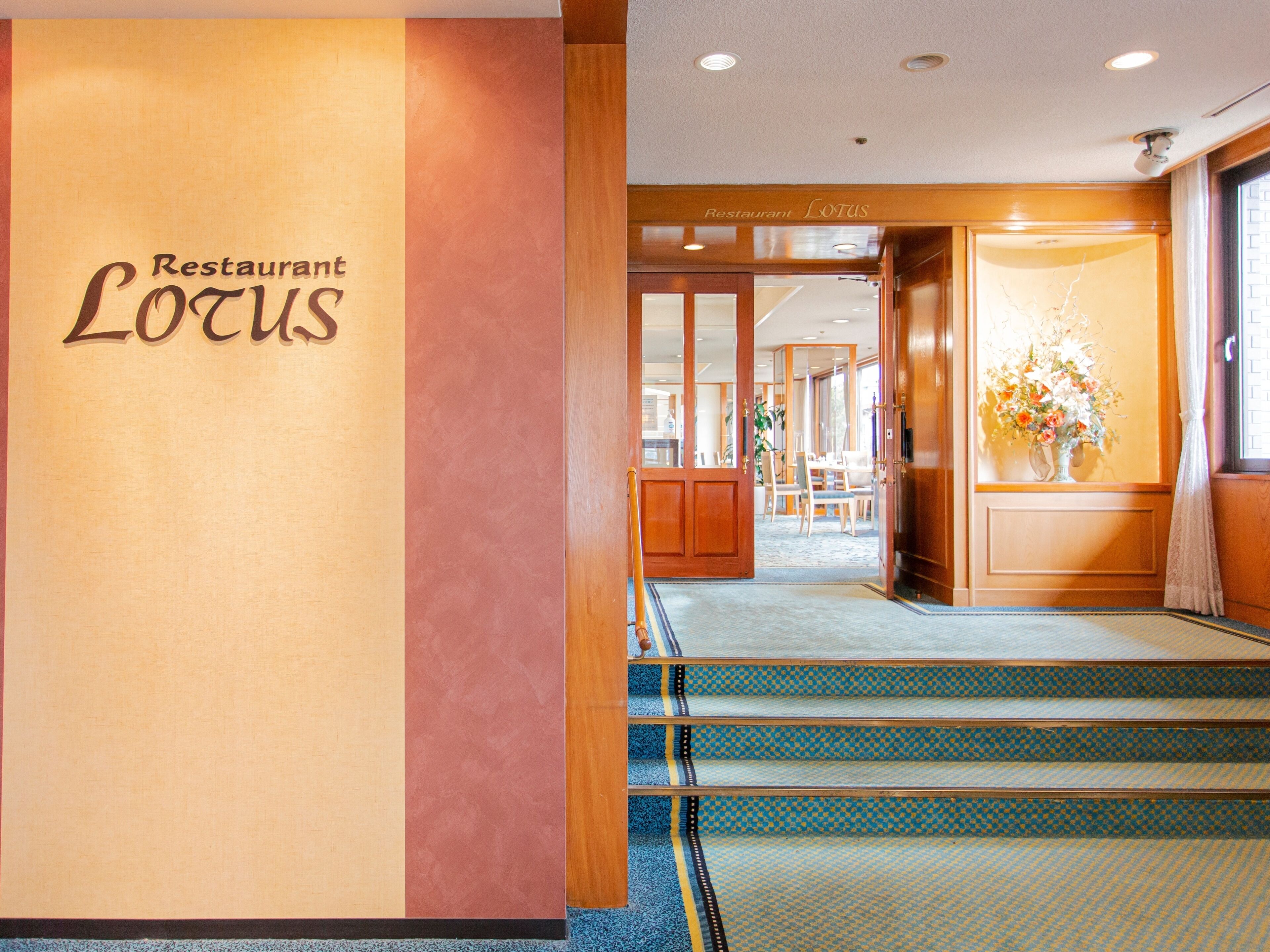 3 restaurants, breakfast, lunch, dinner served; japanese cuisine