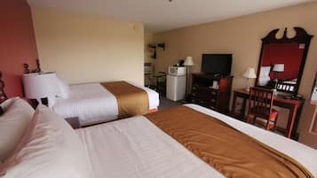 Kamer, 2 queensize bedden | Een bureau, een strijkplank/strijkijzer, gratis wifi, beddengoed