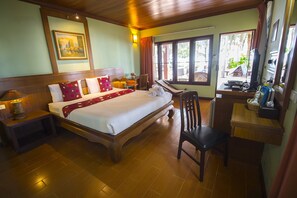 Minibar, in-room safe, desk, blackout curtains - Rocky Point Resort (Thap Sakae)