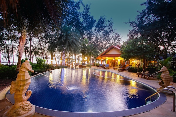 Dobbeltrom – deluxe | Minibar, safe på rommet, skrivebord og blendingsgardiner