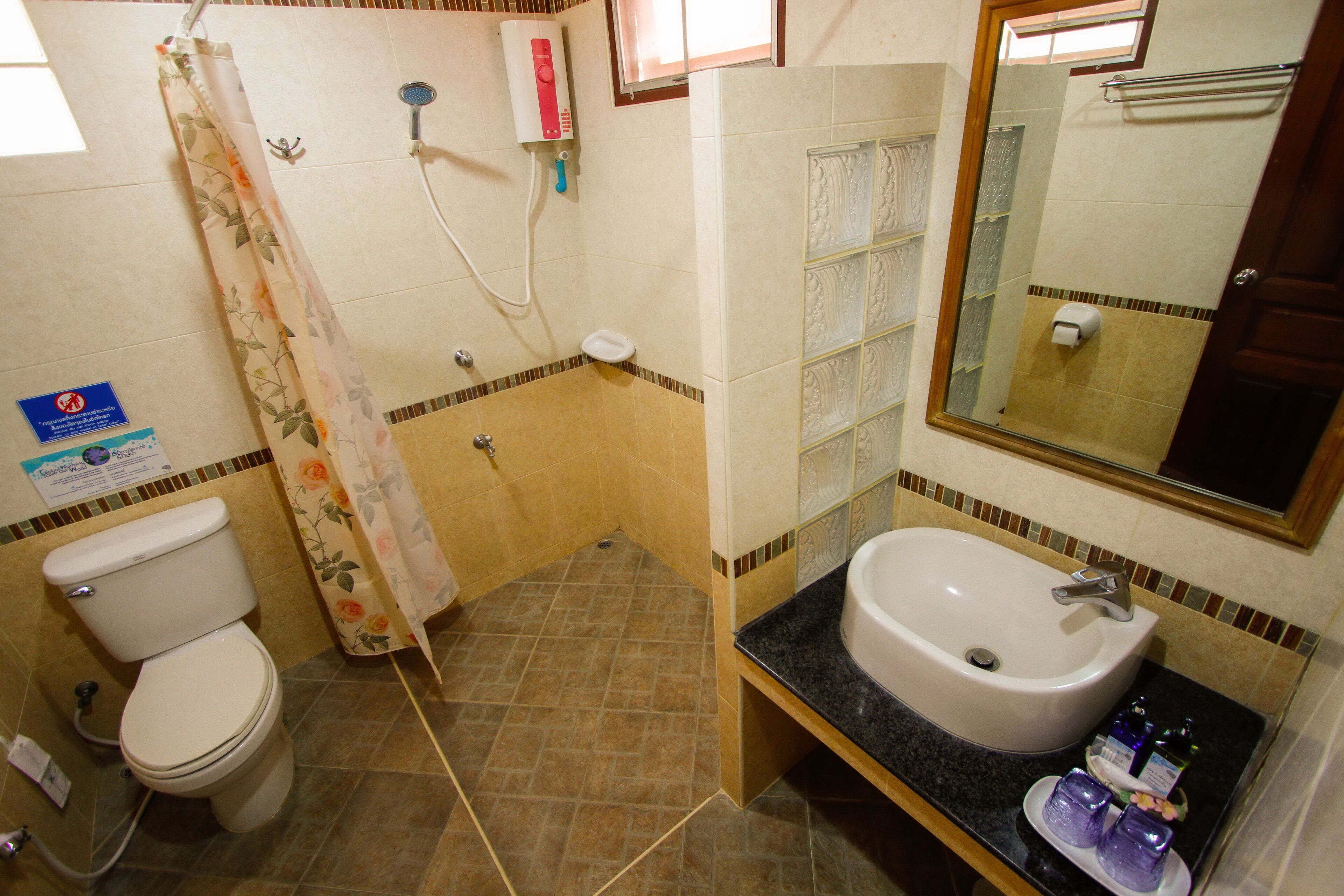 deluxe room, 1 bedroom | bathroom | shower, free toiletries, hair dryer, slippers