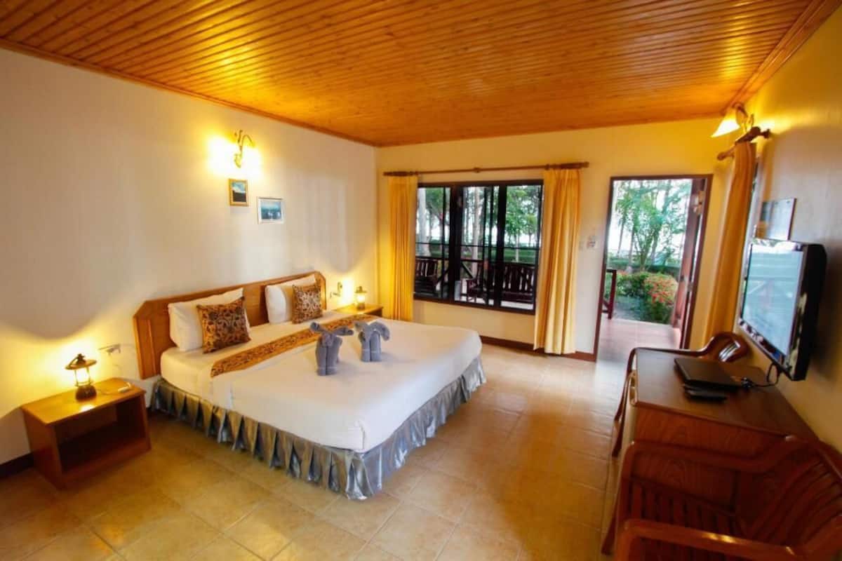 Minibar, in-room safe, desk, blackout curtains