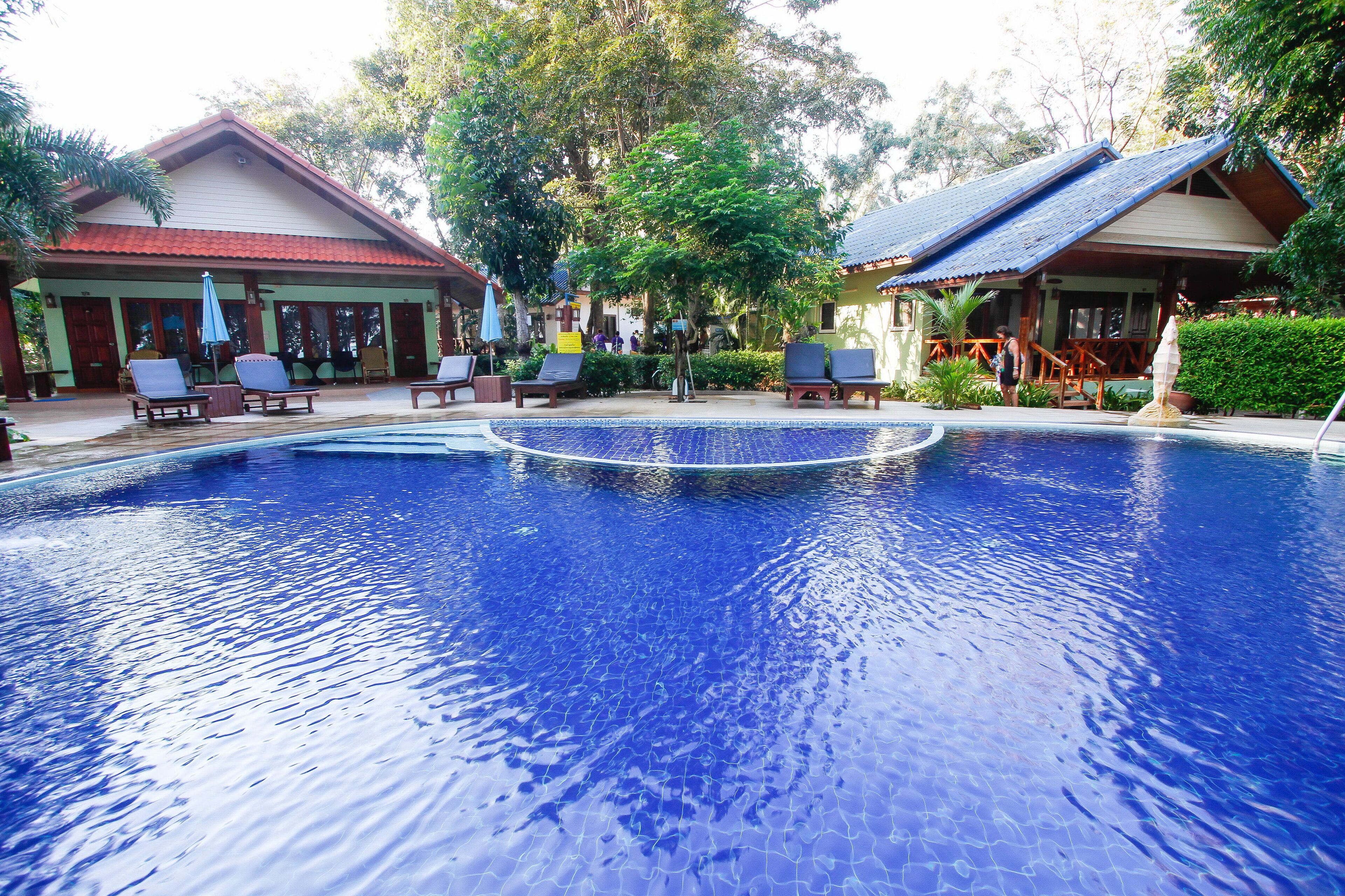 华丽双人房 | 迷你吧、客房内保险箱、办公桌、遮光窗帘