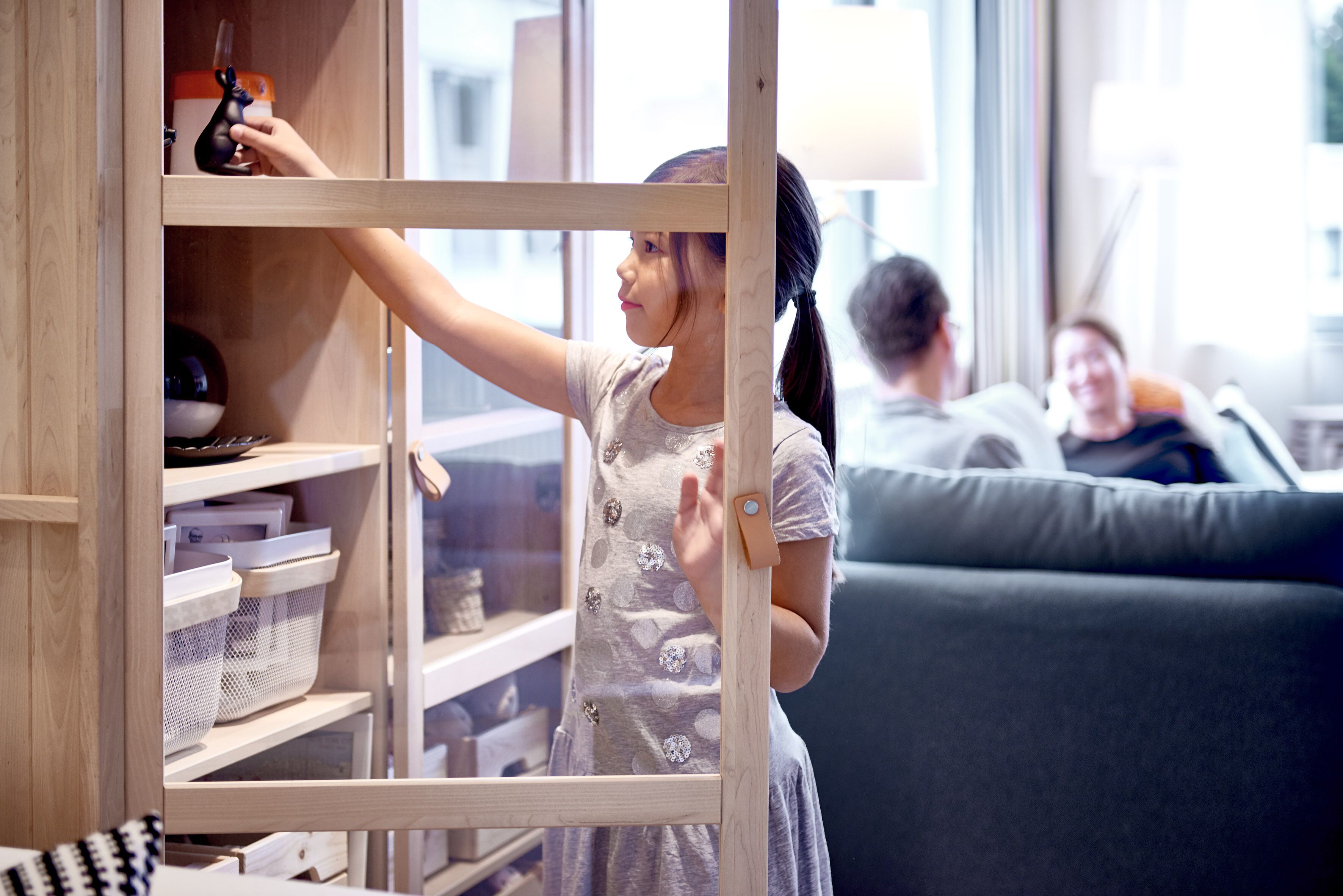 flat-screen tv, toys