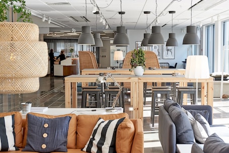 Bar en el lobby. IKEA Hotell