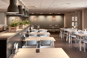 Desayuno bufé gratuito y diario