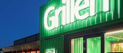 Lunch and dinner served