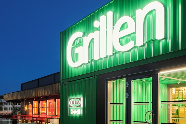 Lunch and dinner served