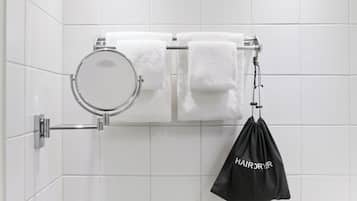 Bruser, hårtørrer, håndklæder