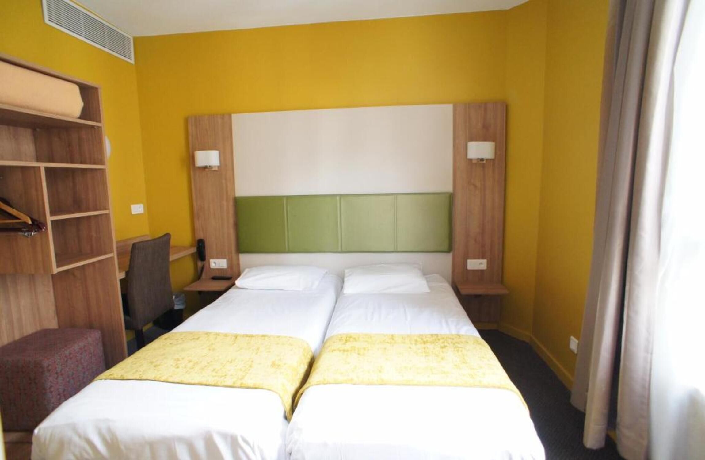 classic room (with twin beds) | desk, blackout curtains, soundproofing, free wifi